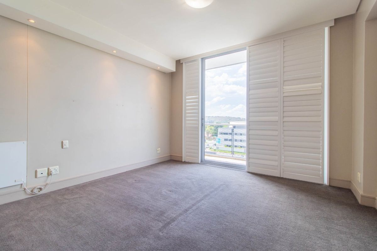 Rare North-Facing 2 Bedroom Apartment in Prime Bedford Square Position - Photo 3