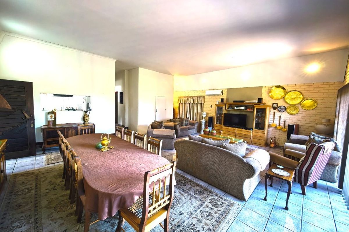 Spacious Family Home with Dam Views in Vaal Marina – Endless Potential! - Photo 5