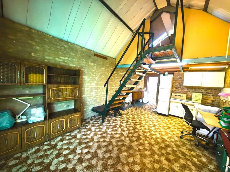 Spacious Family Home with Dam Views in Vaal Marina – Endless Potential! - Photo 10