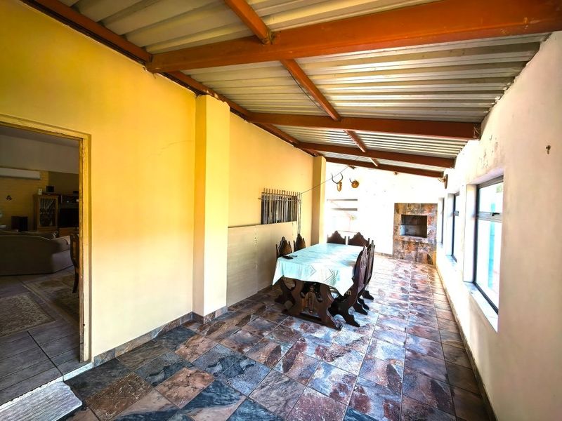 Spacious Family Home with Dam Views in Vaal Marina – Endless Potential! - Photo 8