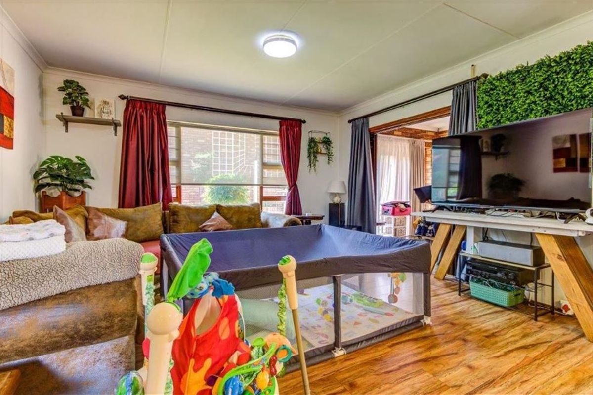Elegant Family Home with Study and Double Garage - Photo 2