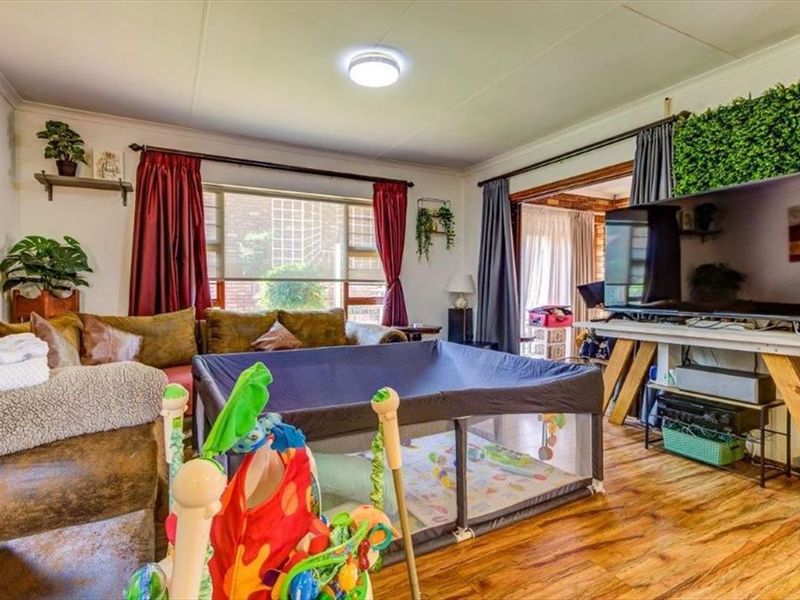 Elegant Family Home with Study and Double Garage - Photo 2