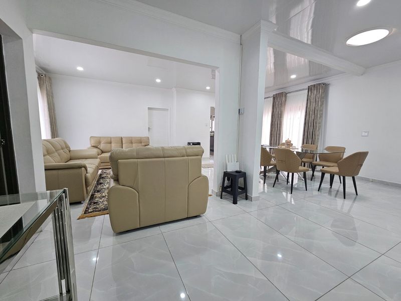 Stylish Family Living with Excellent Backup Features - Photo 6