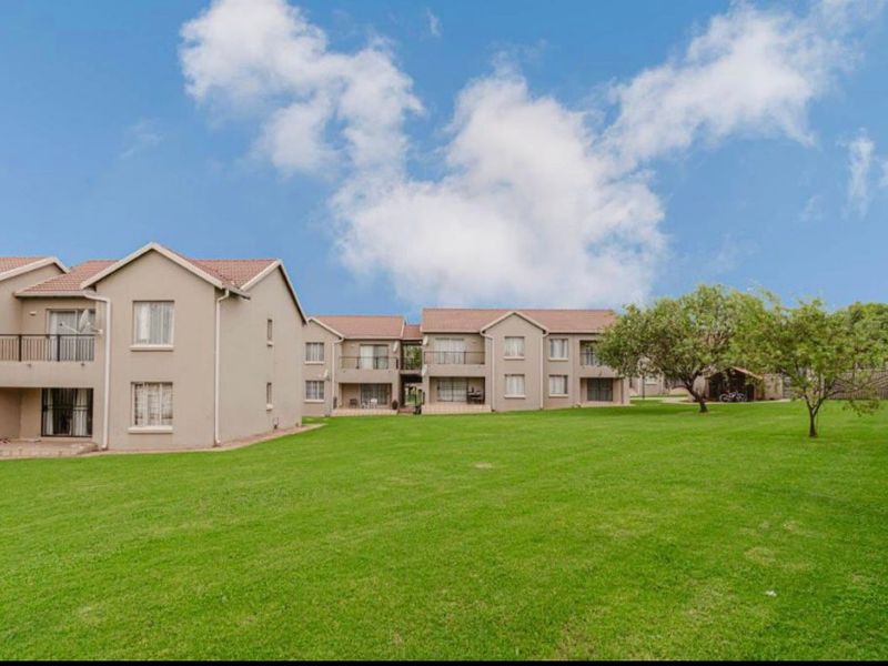 Charming 1-Bedroom Apartment in Secure SS Ruimsig Palms - Photo 3