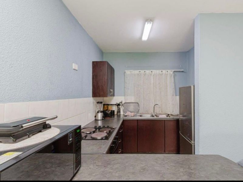 Charming 1-Bedroom Apartment in Secure SS Ruimsig Palms - Photo 10