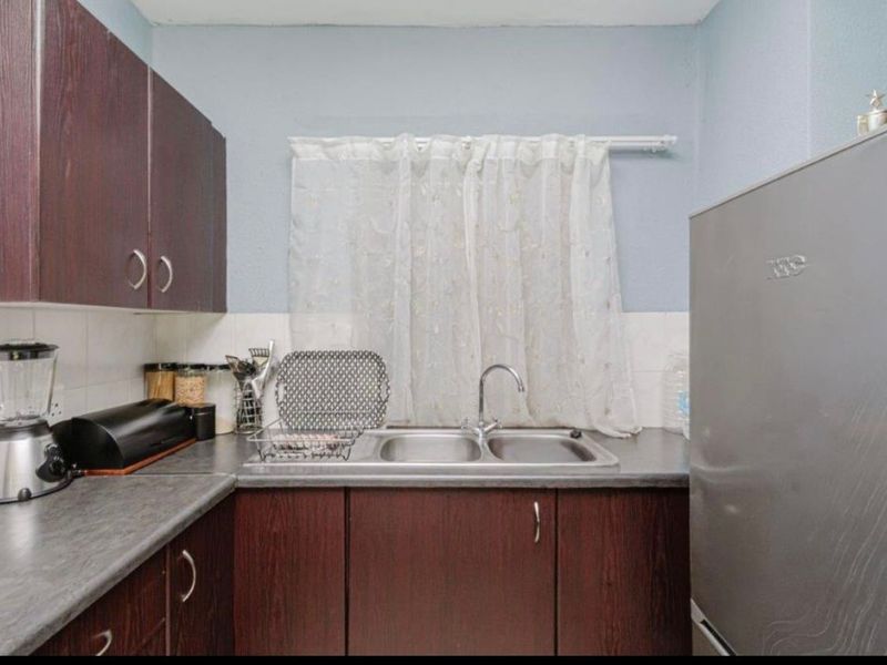 Charming 1-Bedroom Apartment in Secure SS Ruimsig Palms - Photo 9