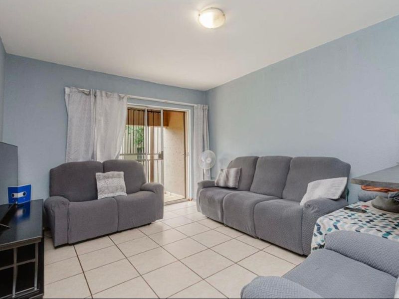 Charming 1-Bedroom Apartment in Secure SS Ruimsig Palms - Photo 7
