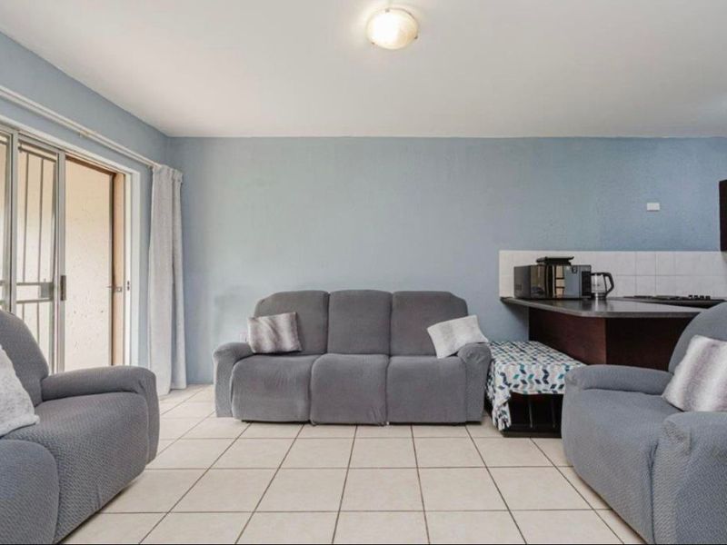 Charming 1-Bedroom Apartment in Secure SS Ruimsig Palms - Photo 6