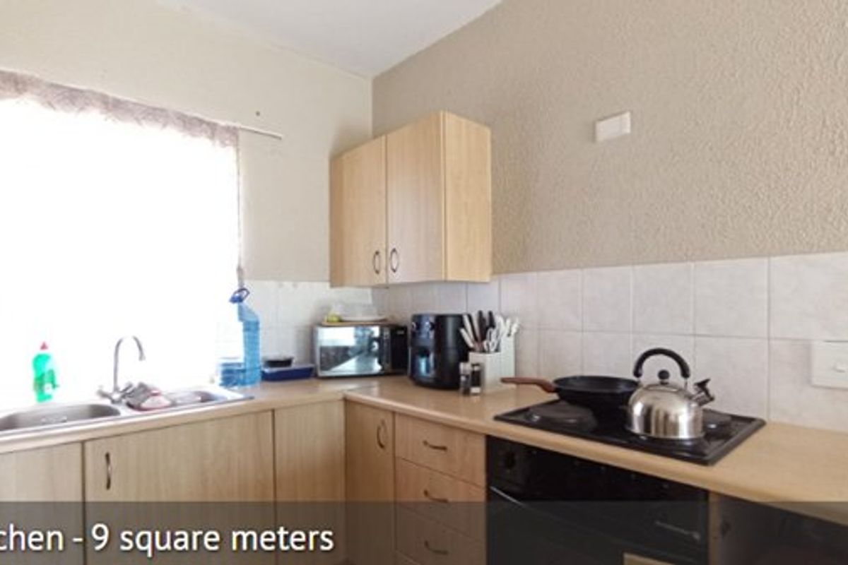 Cozy & Secure 1-Bedroom Townhouse in Sought-After Ruimsig Palms - Photo 4