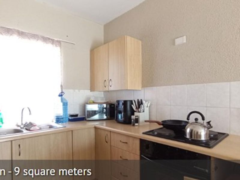 Cozy & Secure 1-Bedroom Townhouse in Sought-After Ruimsig Palms - Photo 4