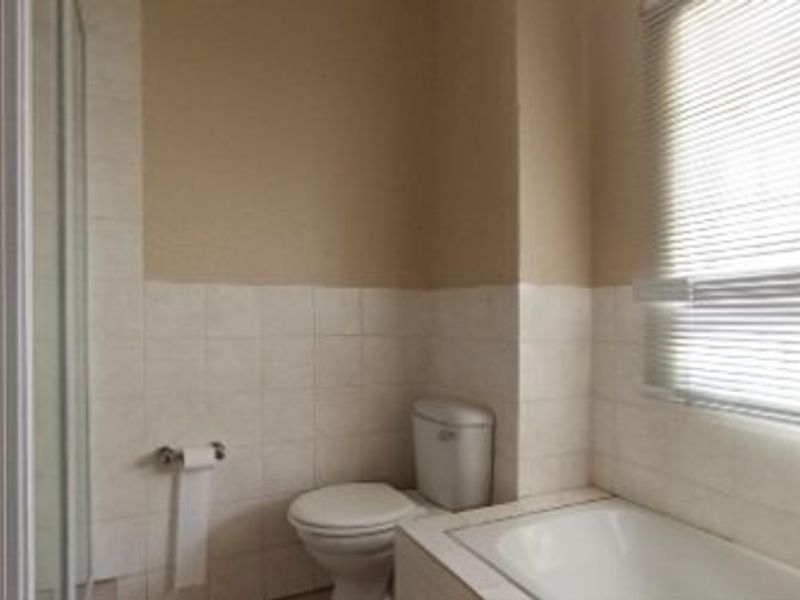 Cozy & Secure 1-Bedroom Townhouse in Sought-After Ruimsig Palms - Photo 8