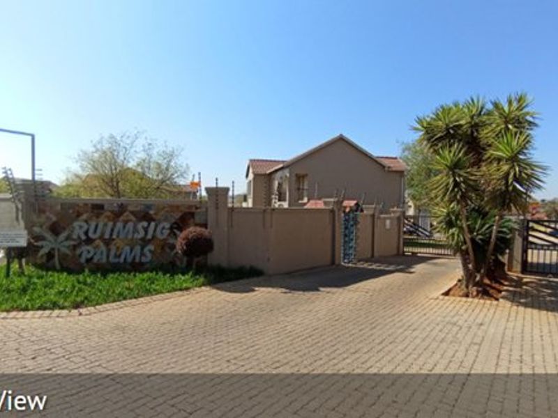 Cozy & Secure 1-Bedroom Townhouse in Sought-After Ruimsig Palms - Photo 1