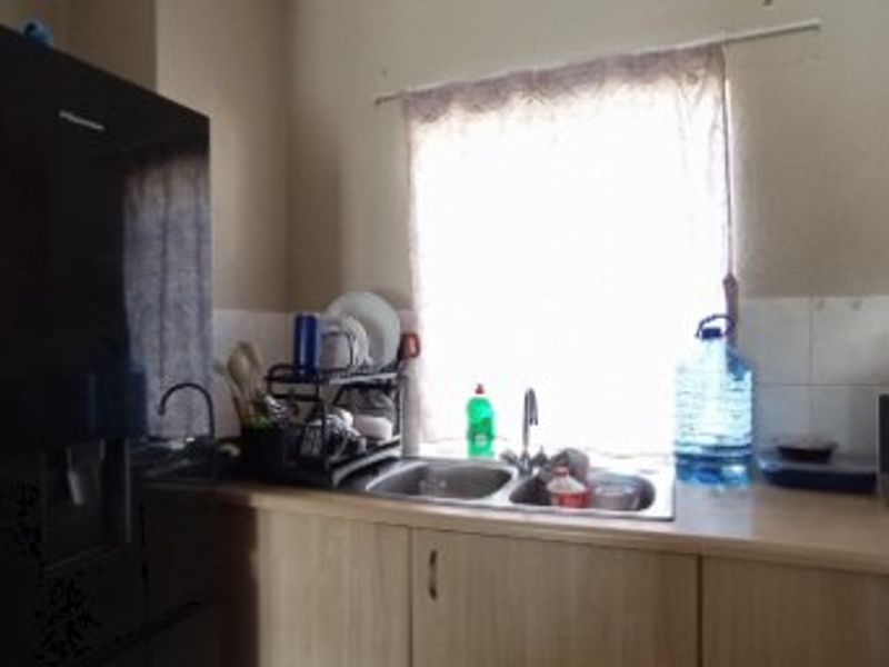 Cozy & Secure 1-Bedroom Townhouse in Sought-After Ruimsig Palms - Photo 5