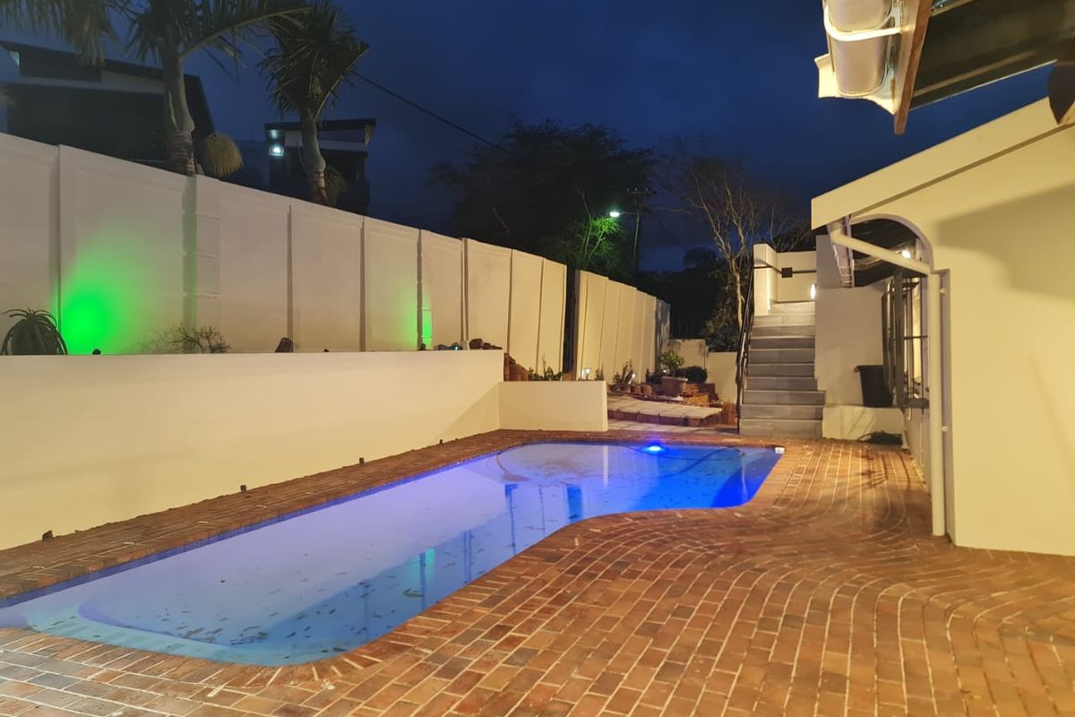 Elegant 4 bed home in Herrwood Park with fibre - Photo 4