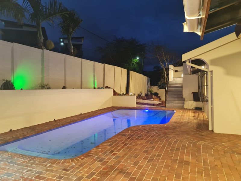 Elegant 4 bed home in Herrwood Park with fibre - Photo 4