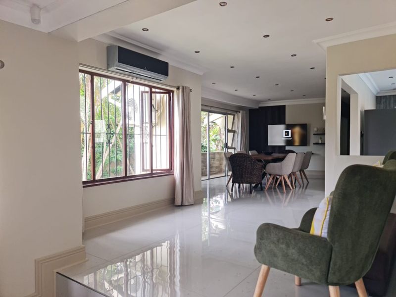 Elegant 4 bed home in Herrwood Park with fibre - Photo 10