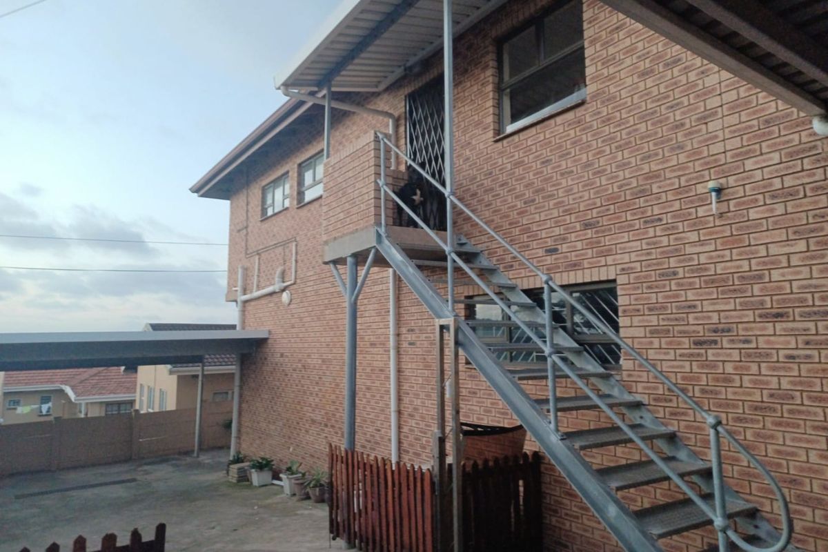 2 Bedroom Granny cottage for rent in Brighton Beach R7000pm - Photo 2