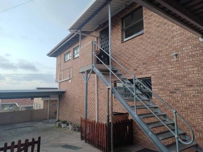 2 Bedroom Granny cottage for rent in Brighton Beach R7000pm - Photo 2