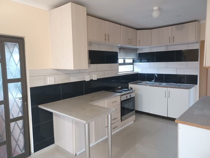 2 Bedroom Granny cottage for rent in Brighton Beach R7000pm - Photo 5