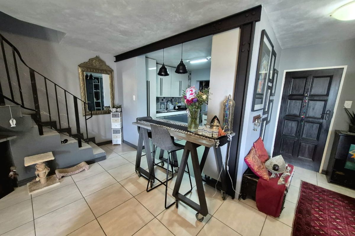 Ultra modern, dream, 3 bedroom townhouse, in the heart of Elarduspark.  - Photo 5