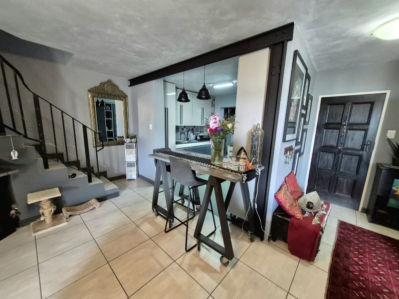 Ultra modern, dream, 3 bedroom townhouse, in the heart of Elarduspark.  - Photo 5