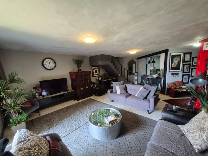 Ultra modern, dream, 3 bedroom townhouse, in the heart of Elarduspark.  - Photo 3