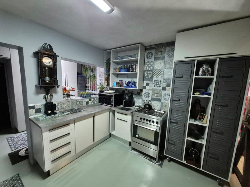 Ultra modern, dream, 3 bedroom townhouse, in the heart of Elarduspark.  - Photo 9
