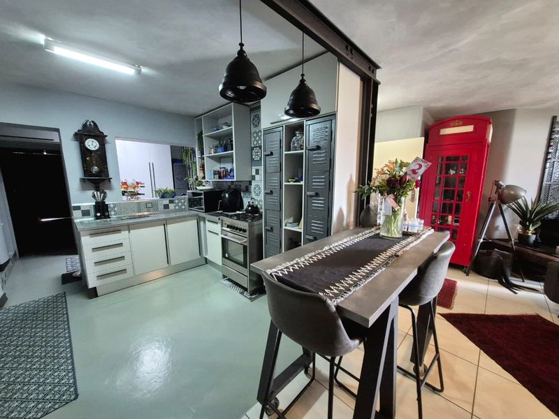Ultra modern, dream, 3 bedroom townhouse, in the heart of Elarduspark.  - Photo 7