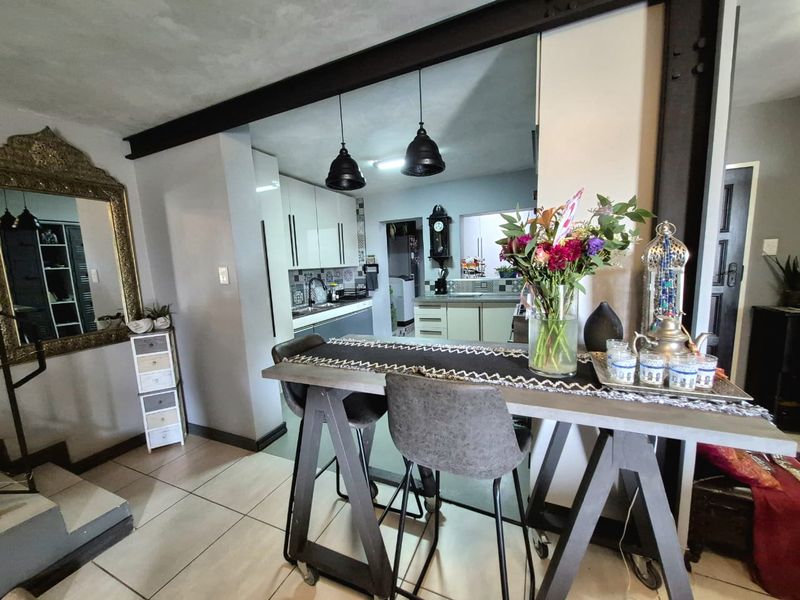 Ultra modern, dream, 3 bedroom townhouse, in the heart of Elarduspark.  - Photo 6