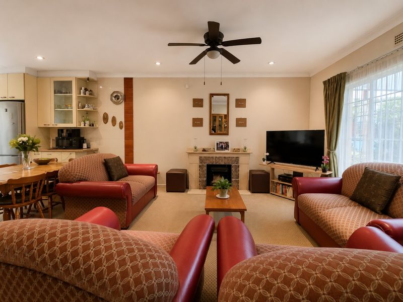 Family Haven in Woodmere with Beautiful Garden - Photo 4