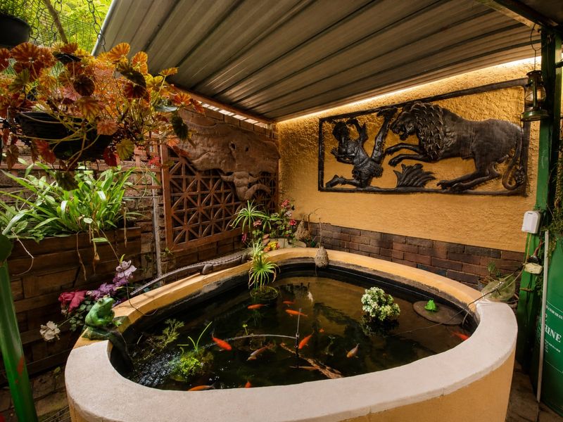 Family Haven in Woodmere with Beautiful Garden - Photo 3