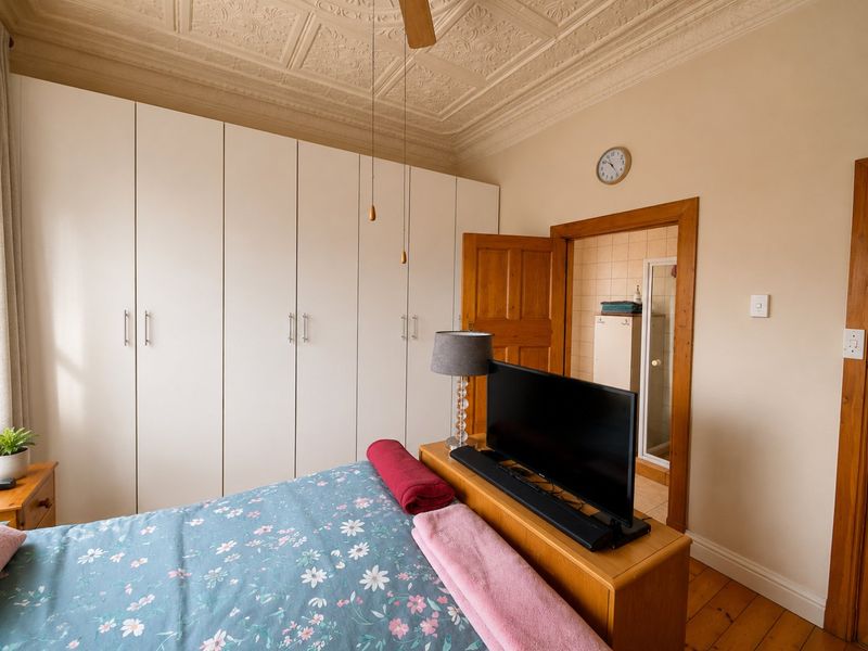 Germiston charmer with flatlet and large Garden. - Photo 9
