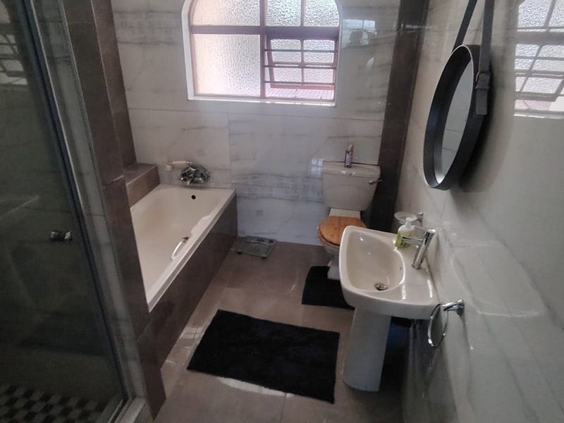 6 BEDROOM HOUSE IN BAYSVILLE  - Photo 3