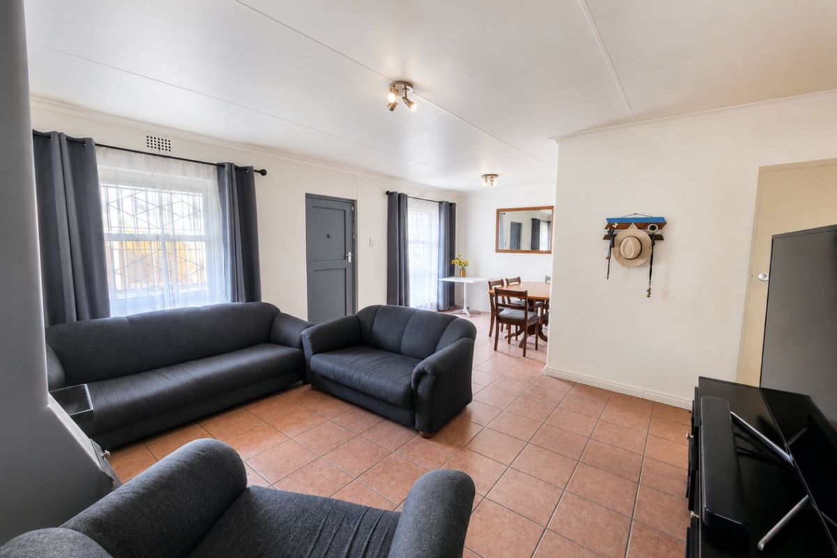 3 Bedroom Home for Sale in Belhar - Photo 2