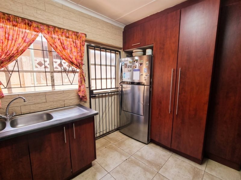 3 Bedroom Home for Sale in Belhar - Photo 7