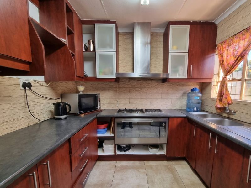 3 Bedroom Home for Sale in Belhar - Photo 6