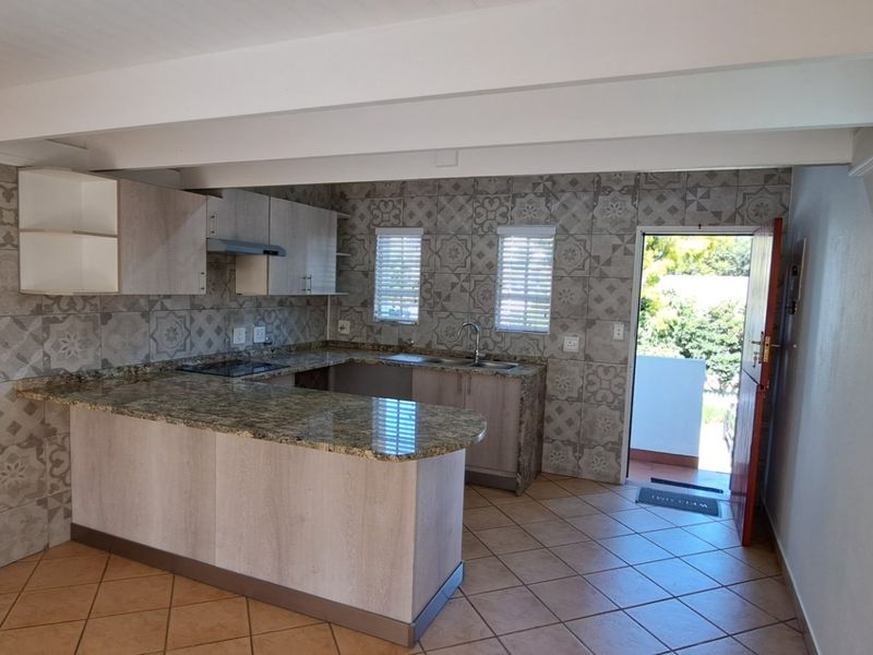 Lovely and renovated unit in the heart of Dowerglen. - Photo 4