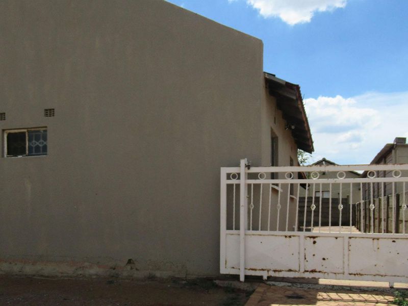 Spacious and Secure 3-Bedroom Family Home in Duduza - Photo 5