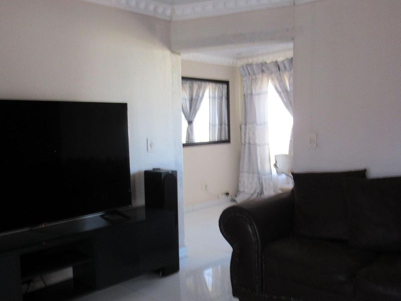 Spacious and Secure 3-Bedroom Family Home in Duduza - Photo 8