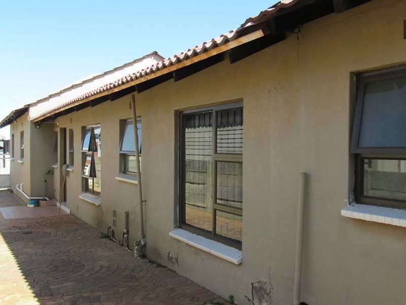 Spacious and Secure 3-Bedroom Family Home in Duduza - Photo 3
