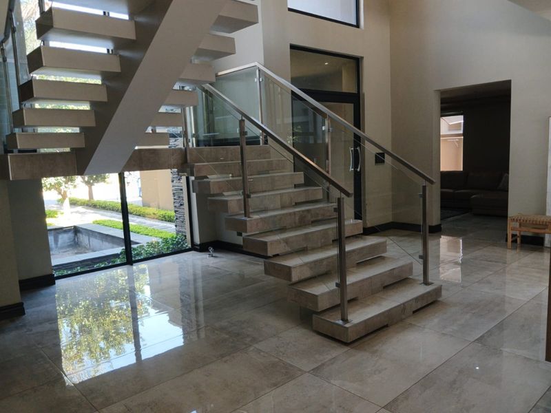 Grand 5-Bedroom Mansion with Luxury Finishes - Photo 6