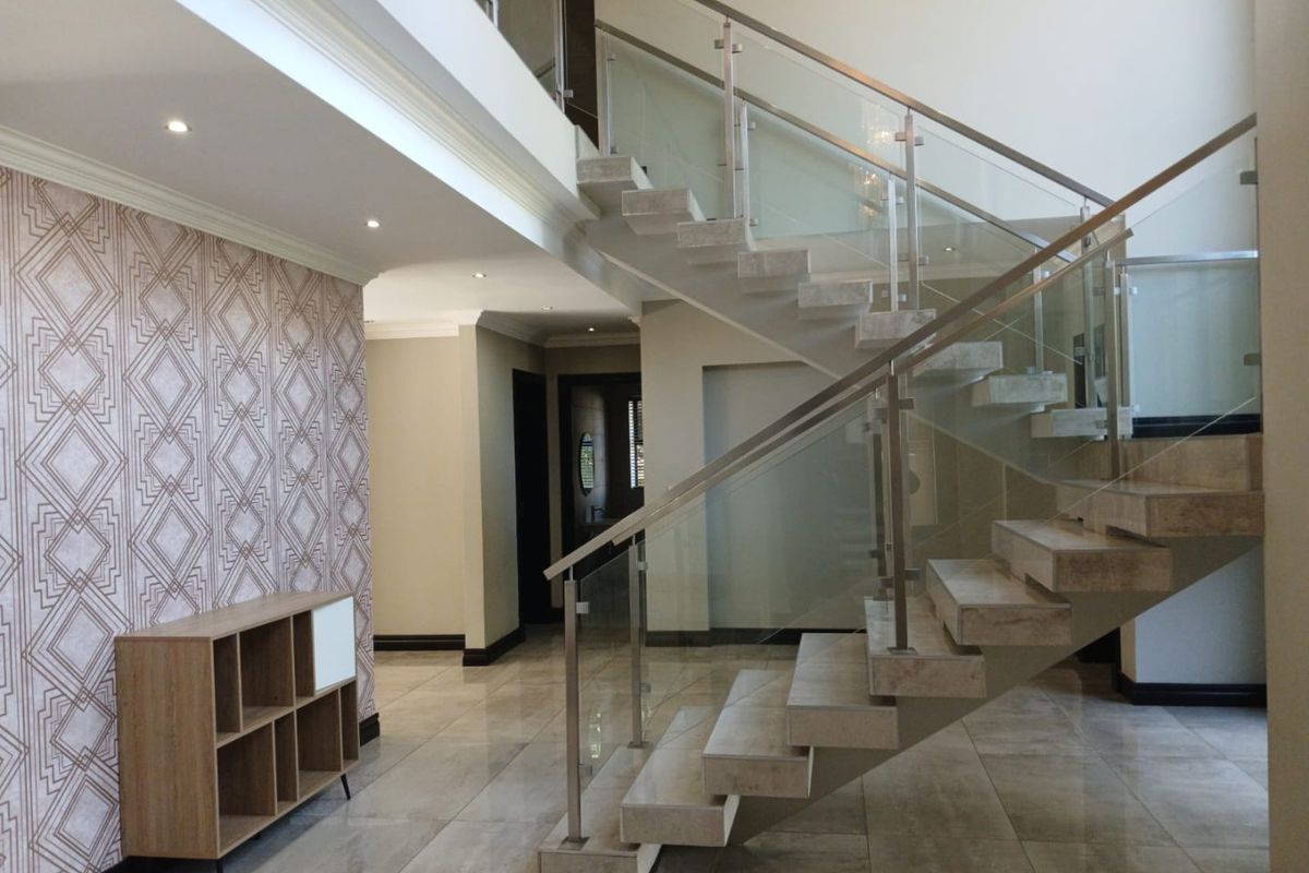 Grand 5-Bedroom Mansion with Luxury Finishes - Photo 5