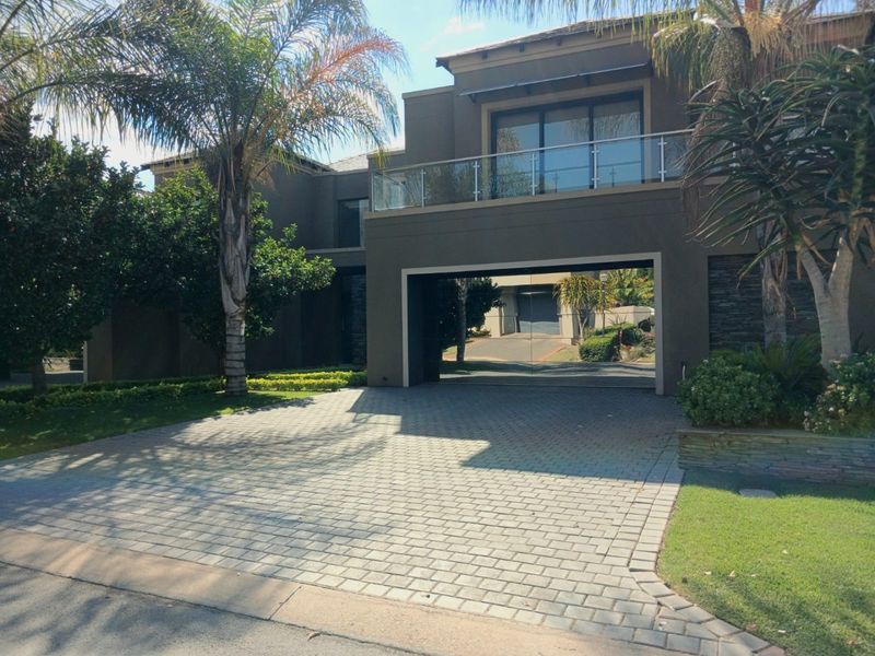 Grand 5-Bedroom Mansion with Luxury Finishes - Photo 2
