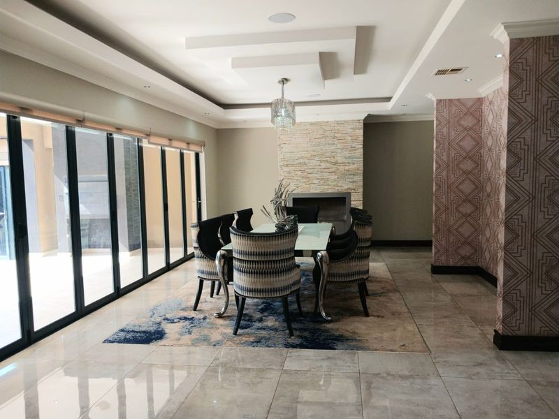 Grand 5-Bedroom Mansion with Luxury Finishes - Photo 10