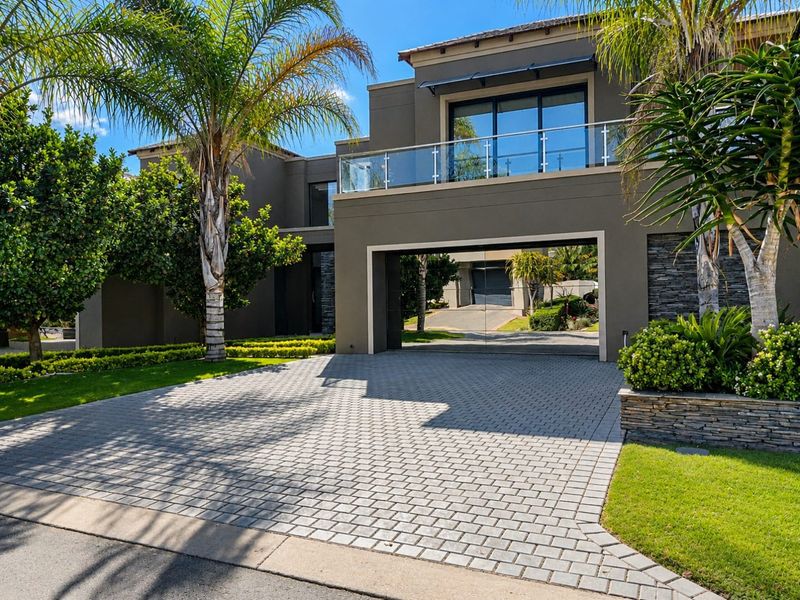 Grand 5-Bedroom Mansion with Luxury Finishes - Photo 1