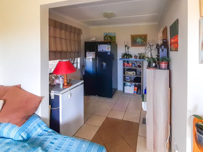 Two Separate Homes on One Erf – Ideal Dual-Living Opportunity - Photo 10