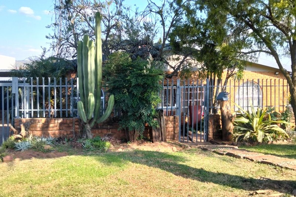 SPACIOUS FAMILY HOME IN DANVILLE – AFFORDABILITY MEETS COMFORT! - Photo 2