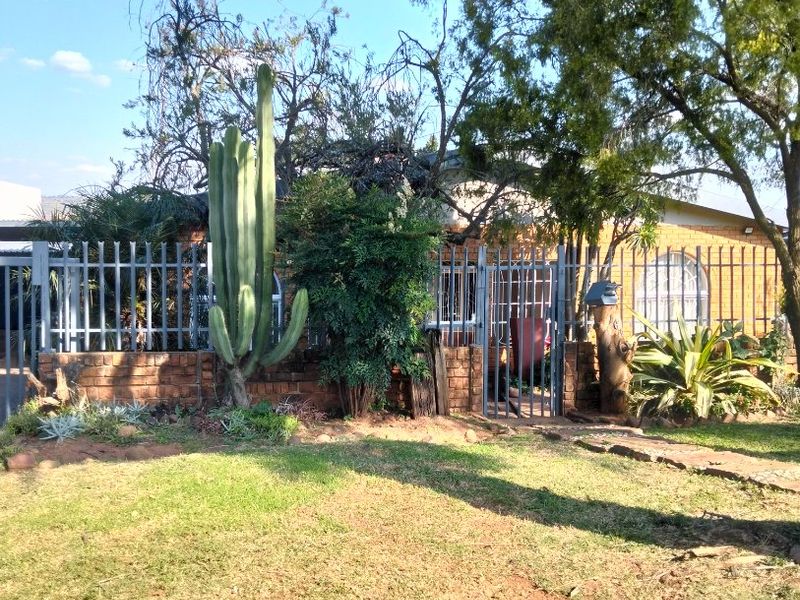 SPACIOUS FAMILY HOME IN DANVILLE – AFFORDABILITY MEETS COMFORT! - Photo 2