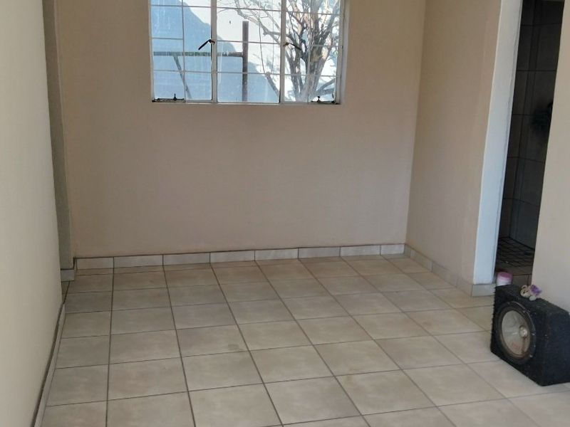 SPACIOUS FAMILY HOME IN DANVILLE – AFFORDABILITY MEETS COMFORT! - Photo 8