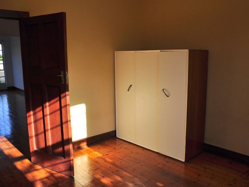 Charming Kensington Home with two flatlets & Pool - Great location - Photo 7